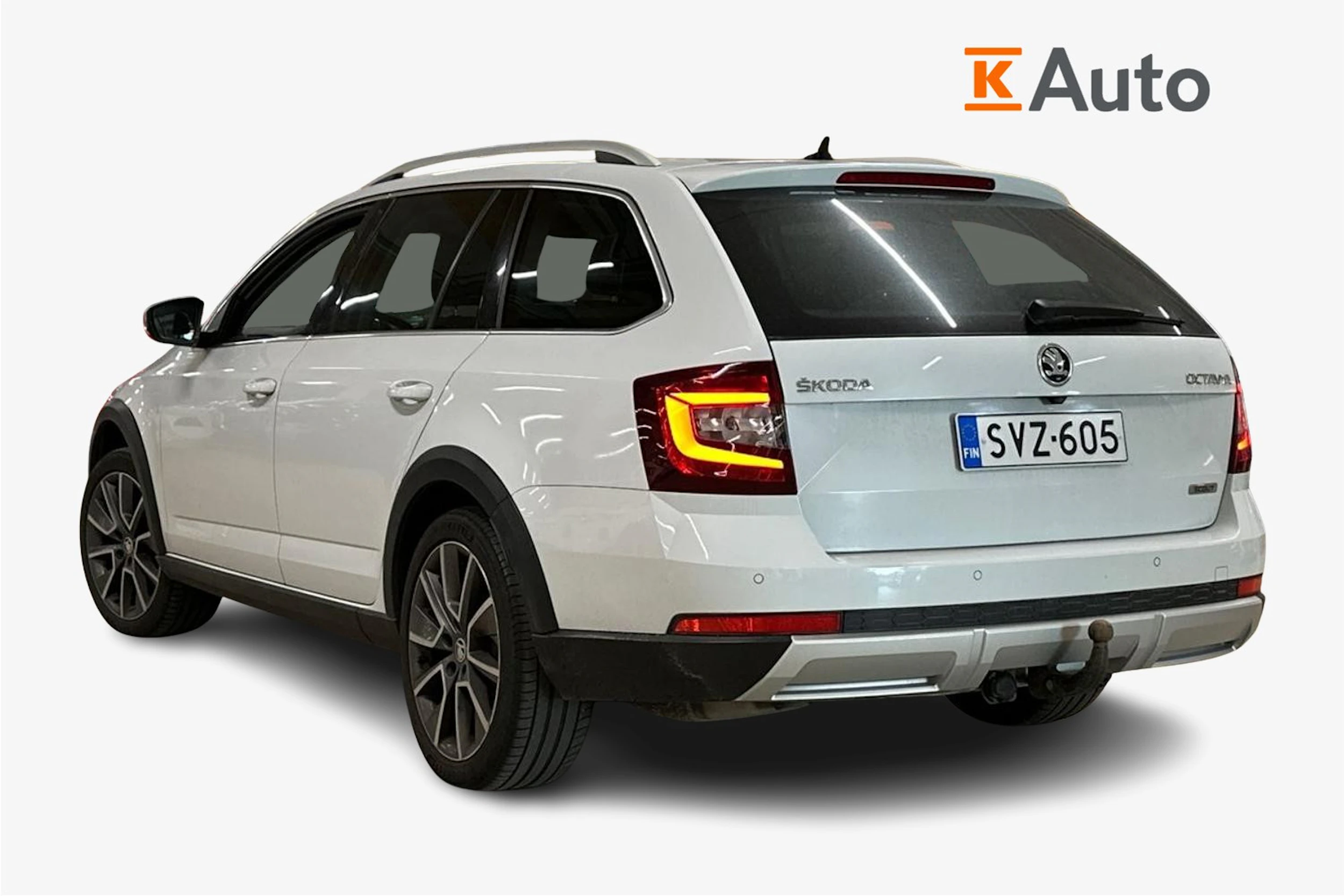 valkoinen Skoda Octavia 2019 kuva 2.