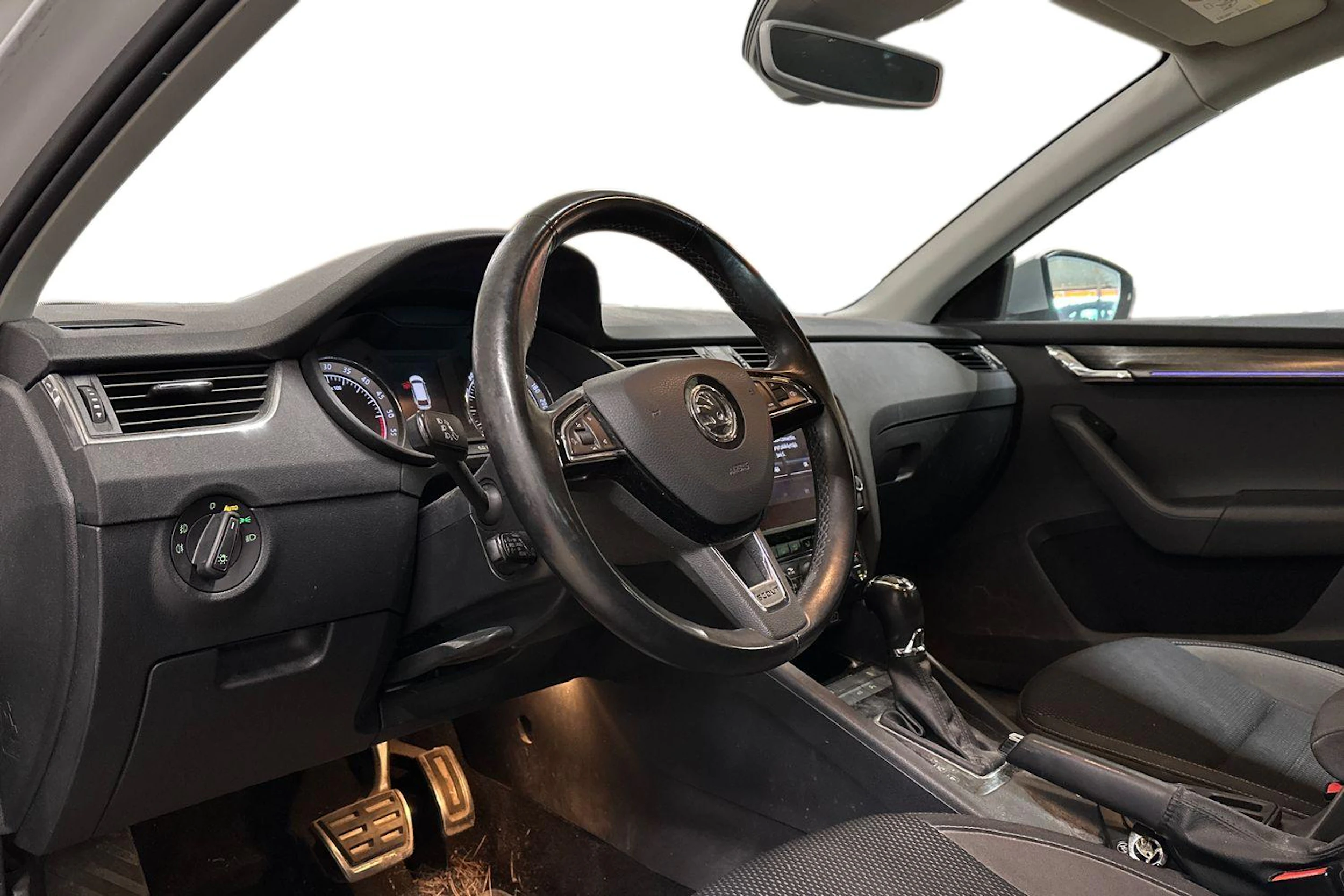 valkoinen Skoda Octavia 2019 kuva 3.