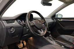 valkoinen Skoda Octavia 2019 kuva 3.