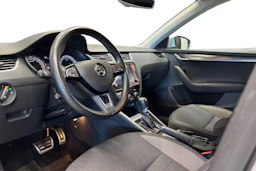 valkoinen Skoda Octavia 2019 kuva 6.