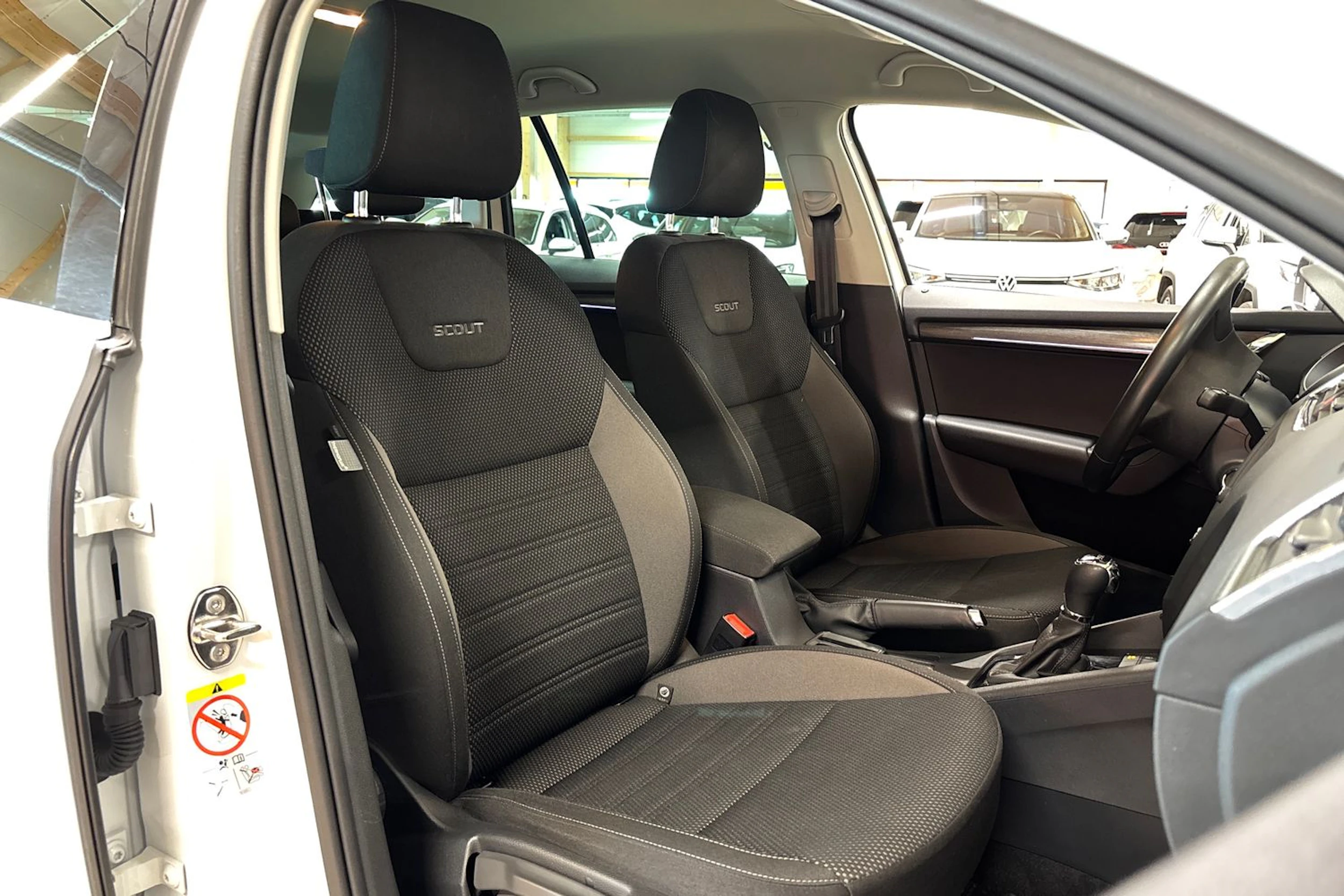 valkoinen Skoda Octavia 2019 kuva 10.
