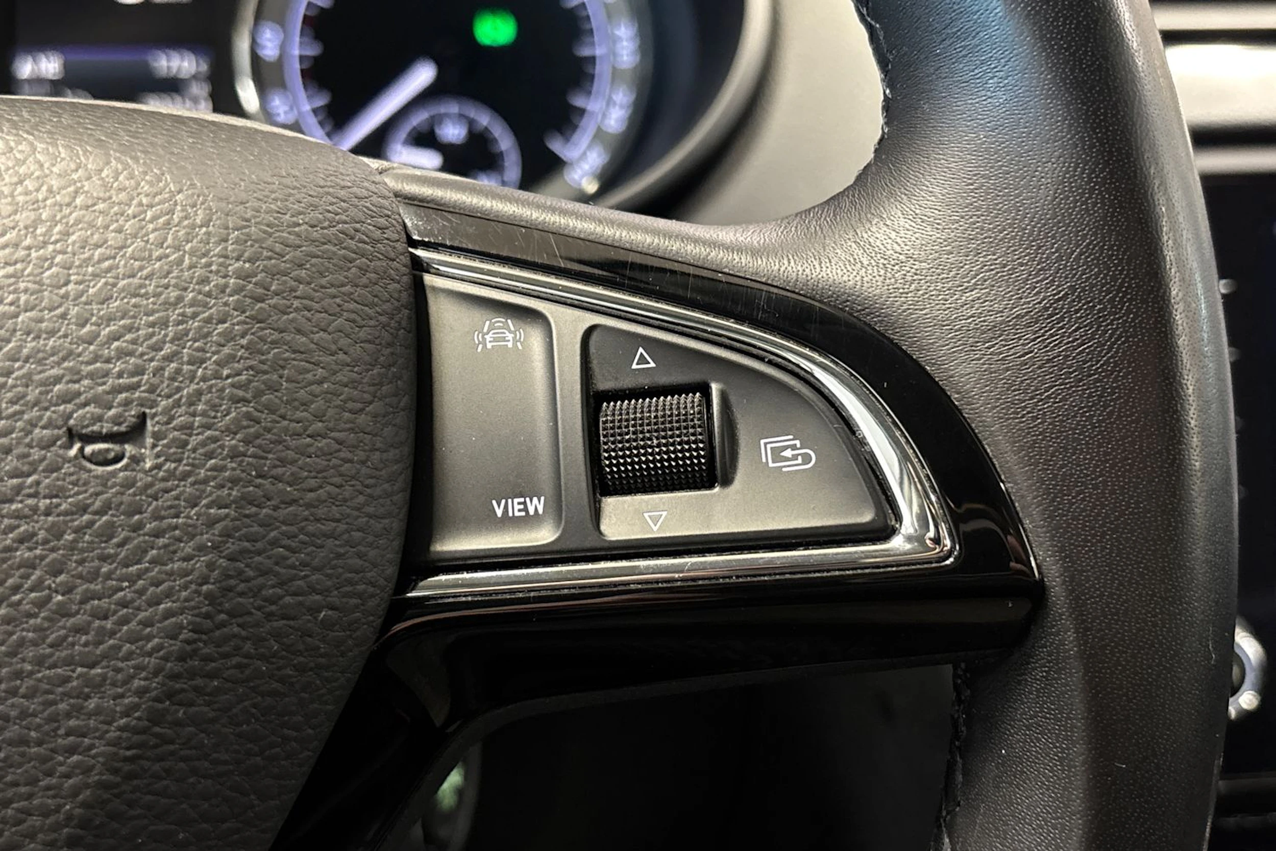 valkoinen Skoda Octavia 2019 kuva 16.