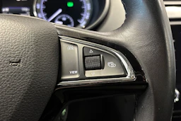 valkoinen Skoda Octavia 2019 kuva 16.