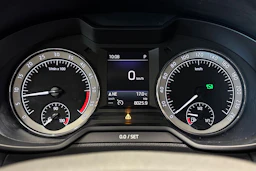 valkoinen Skoda Octavia 2019 kuva 18.
