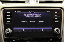 valkoinen Skoda Octavia 2019 kuva 21.