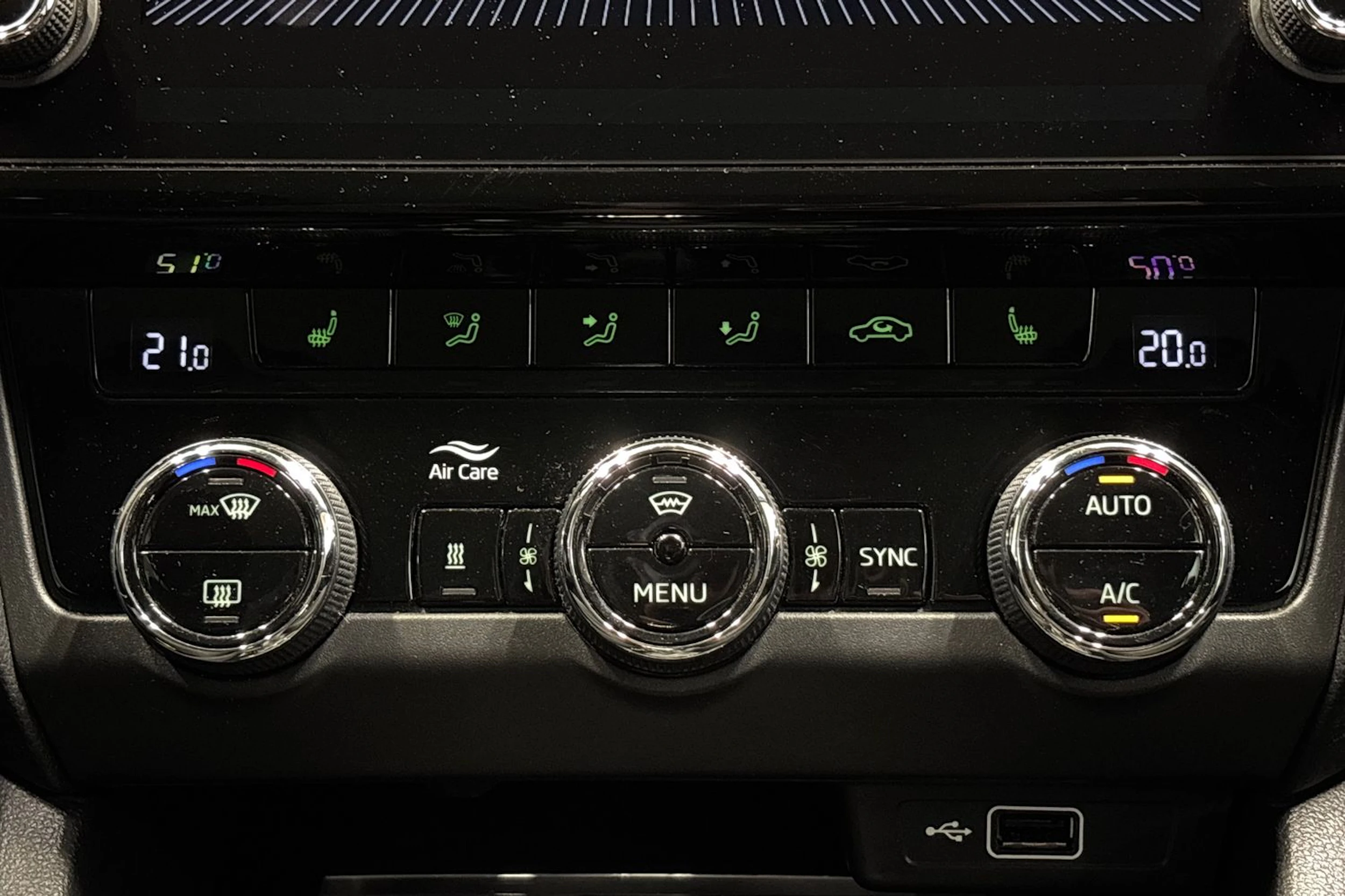 valkoinen Skoda Octavia 2019 kuva 23.