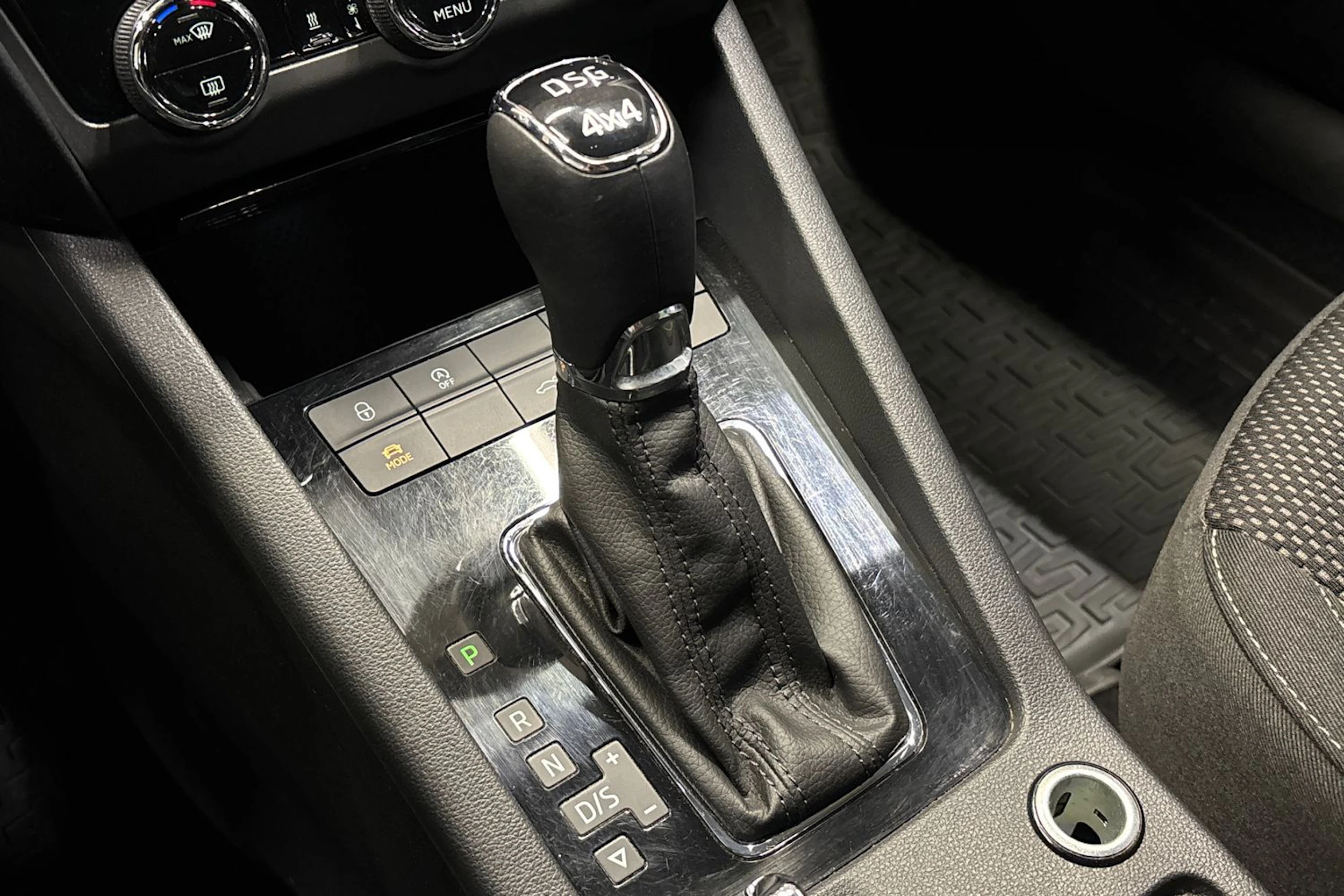 valkoinen Skoda Octavia 2019 kuva 25.