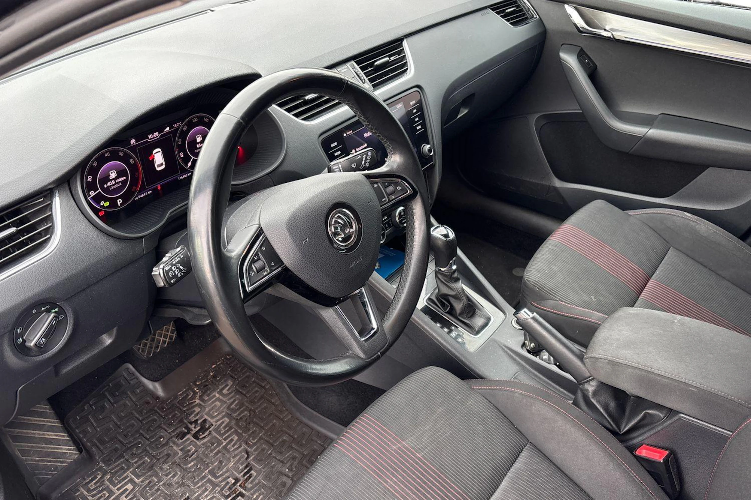 musta Skoda Octavia 2019 kuva 3.