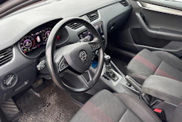 musta Skoda Octavia 2019 kuva 3.