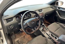 Harmaa Skoda OCTAVIA 2019 kuva 3.