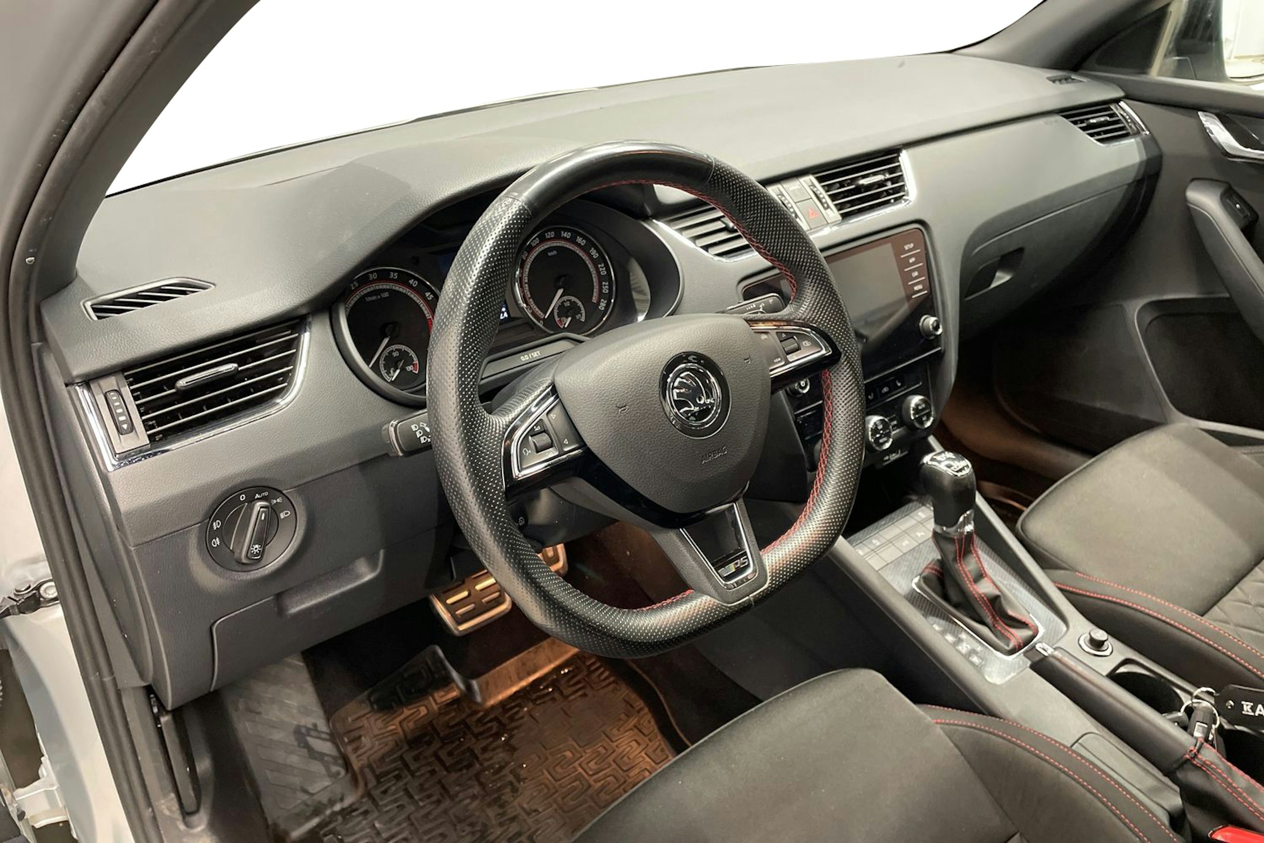 Harmaa Skoda OCTAVIA 2019 kuva 6.