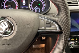 Harmaa Skoda OCTAVIA 2019 kuva 12.