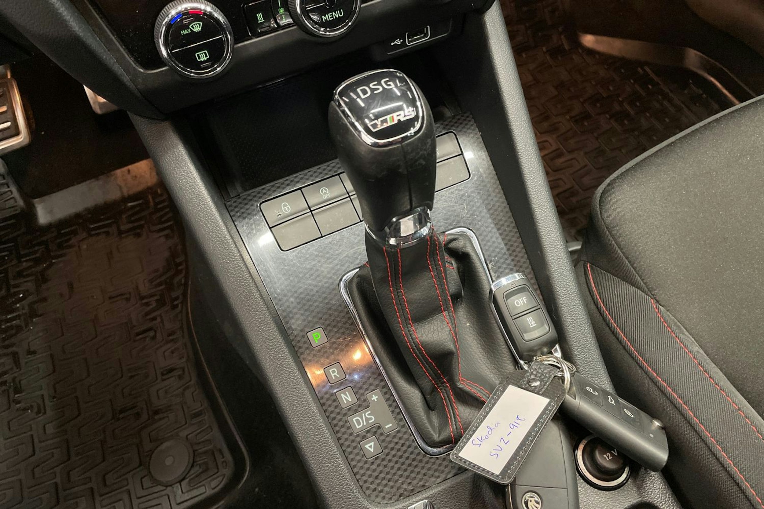 Harmaa Skoda OCTAVIA 2019 kuva 14.