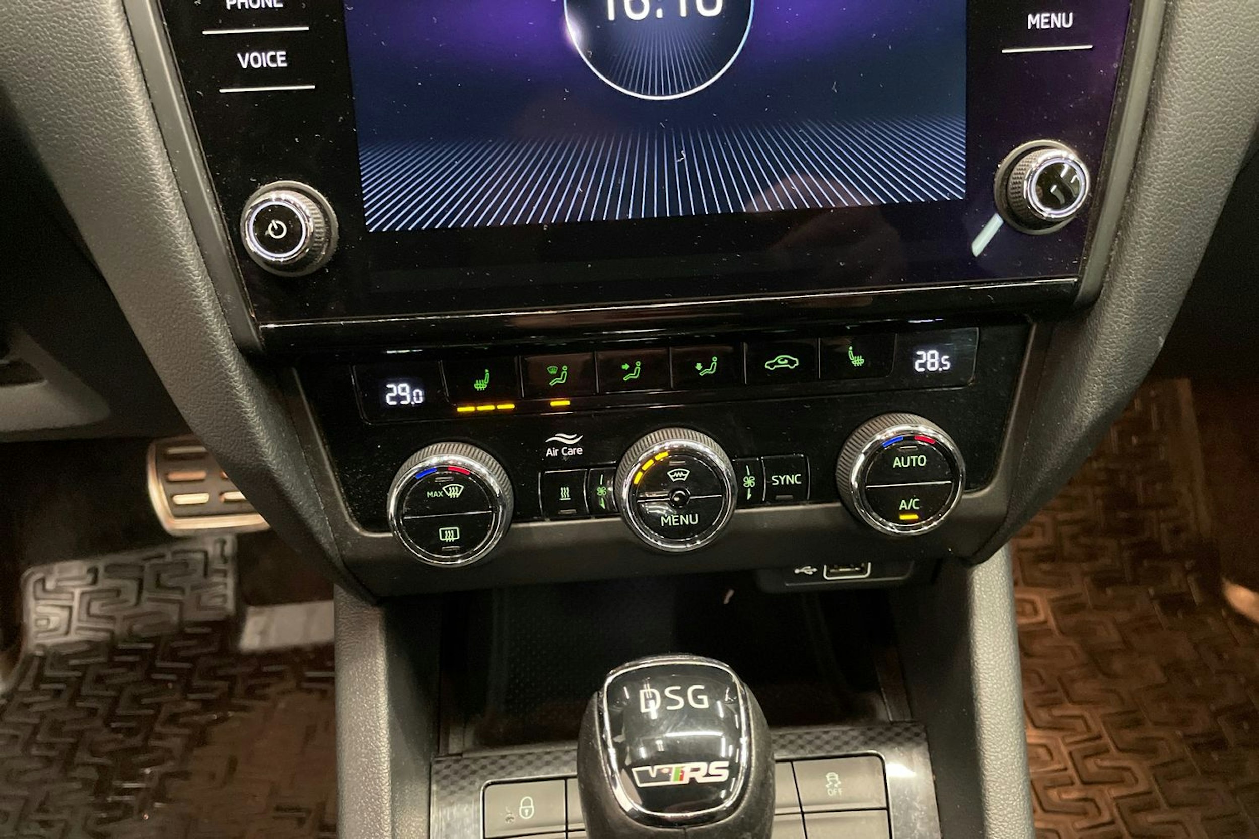 Harmaa Skoda OCTAVIA 2019 kuva 15.