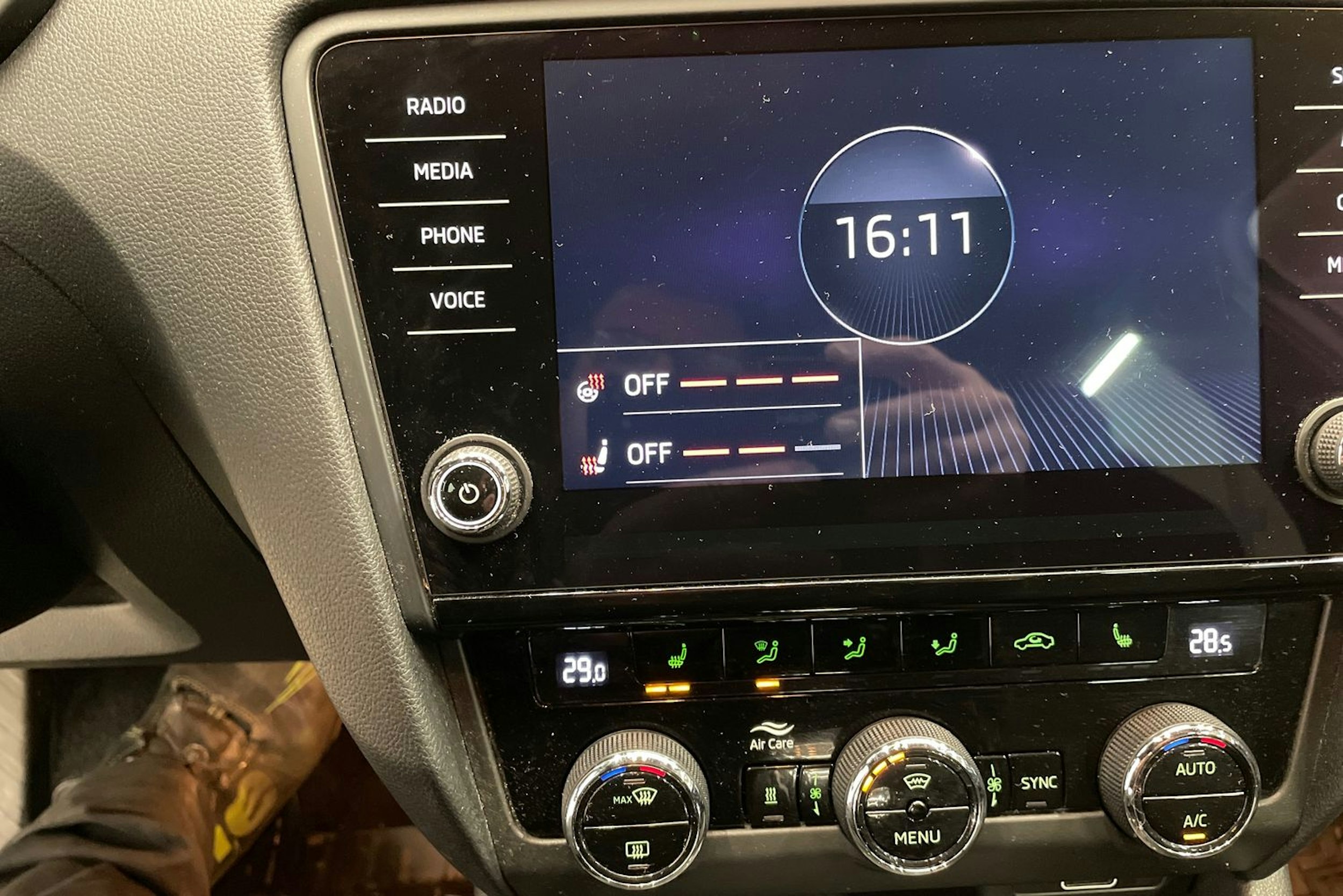 Harmaa Skoda OCTAVIA 2019 kuva 17.