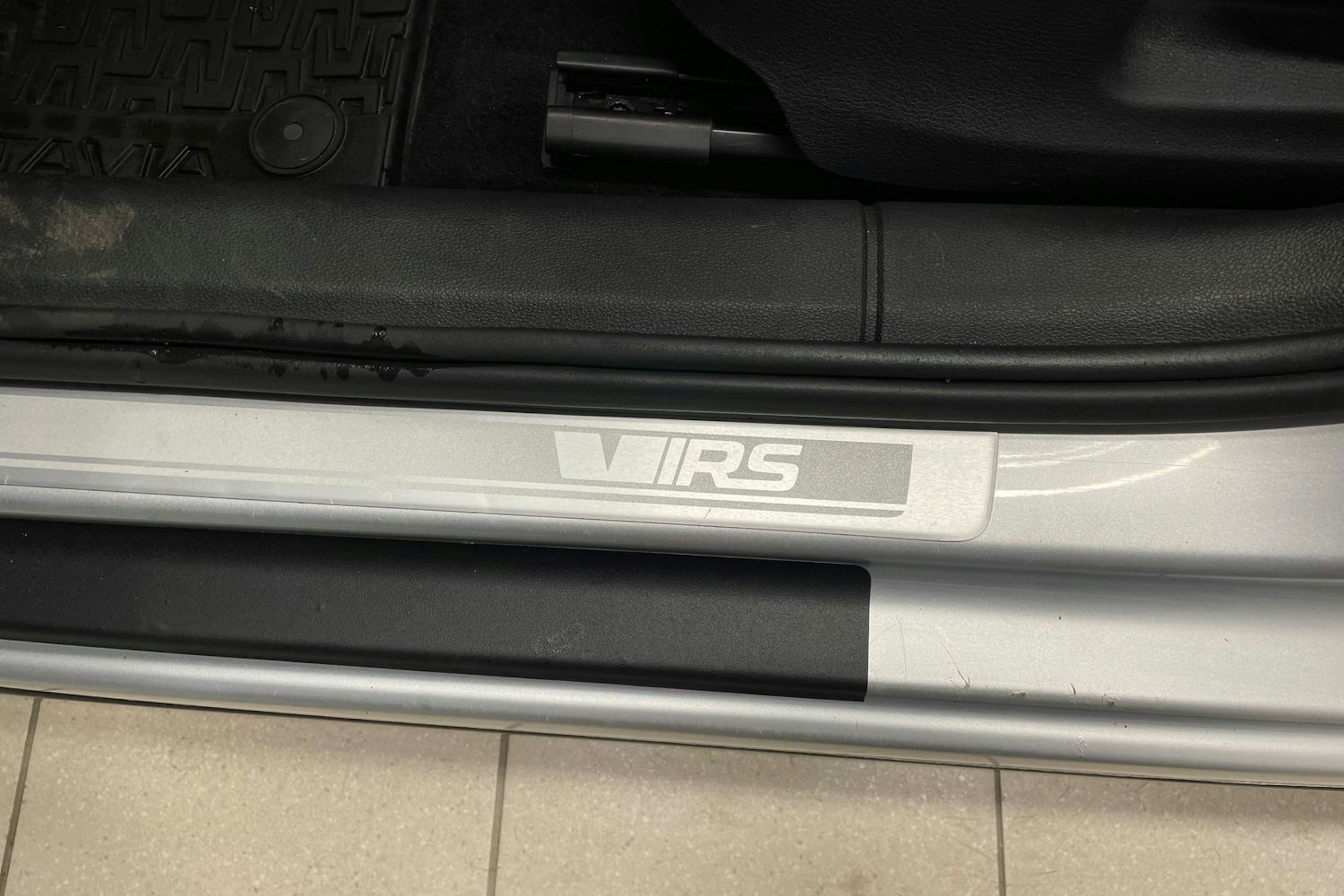 Harmaa Skoda OCTAVIA 2019 kuva 19.