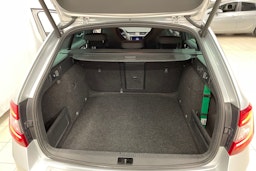 Harmaa Skoda OCTAVIA 2019 kuva 20.