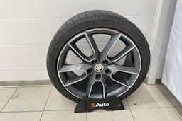 Harmaa Skoda OCTAVIA 2019 kuva 23.