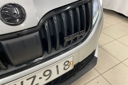Harmaa Skoda OCTAVIA 2019 kuva 27.