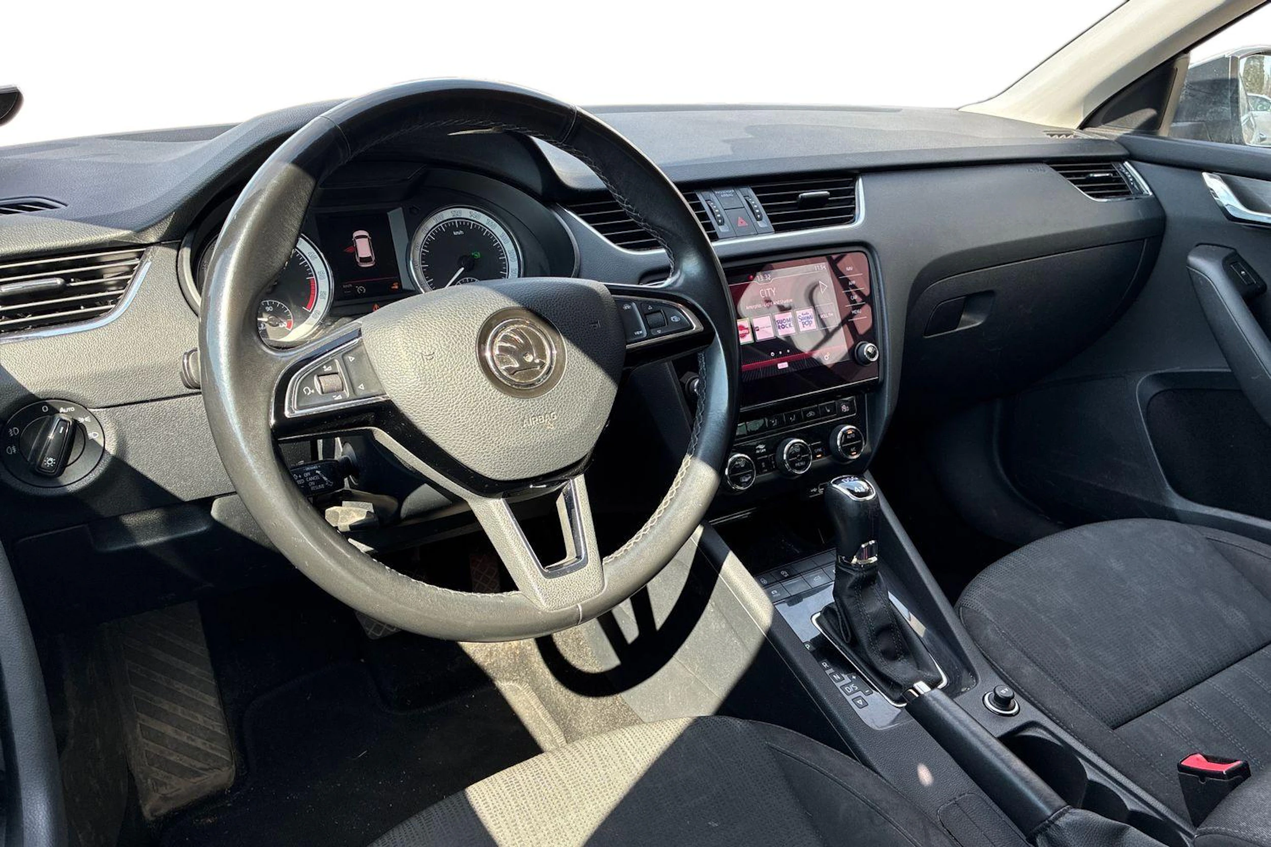 Harmaa Skoda OCTAVIA 2019 kuva 3.