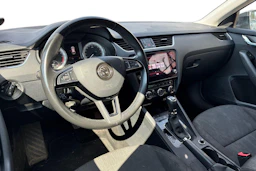 Harmaa Skoda OCTAVIA 2019 kuva 3.