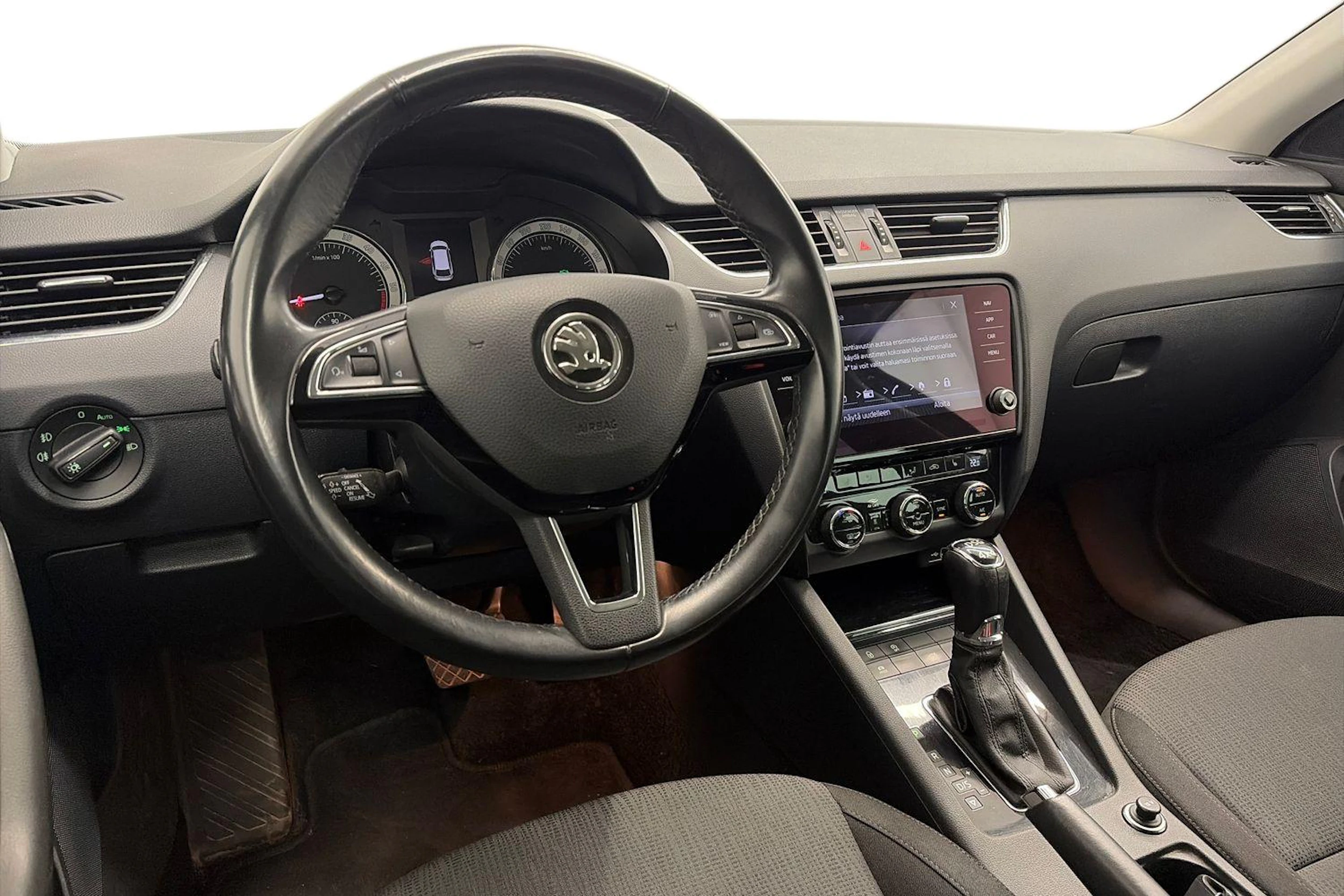Harmaa Skoda OCTAVIA 2019 kuva 6.