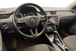 Harmaa Skoda OCTAVIA 2019 kuva 6.