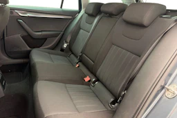 Harmaa Skoda OCTAVIA 2019 kuva 8.