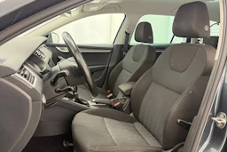 Harmaa Skoda OCTAVIA 2019 kuva 13.