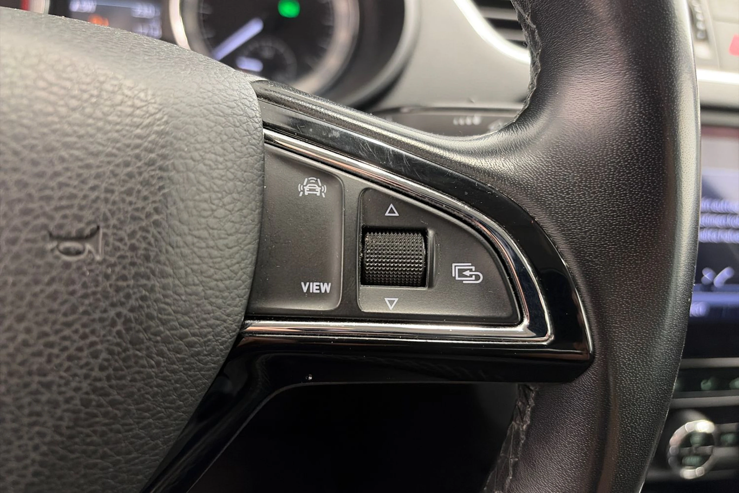 Harmaa Skoda OCTAVIA 2019 kuva 15.