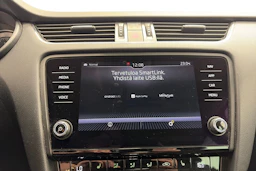 Harmaa Skoda OCTAVIA 2019 kuva 19.