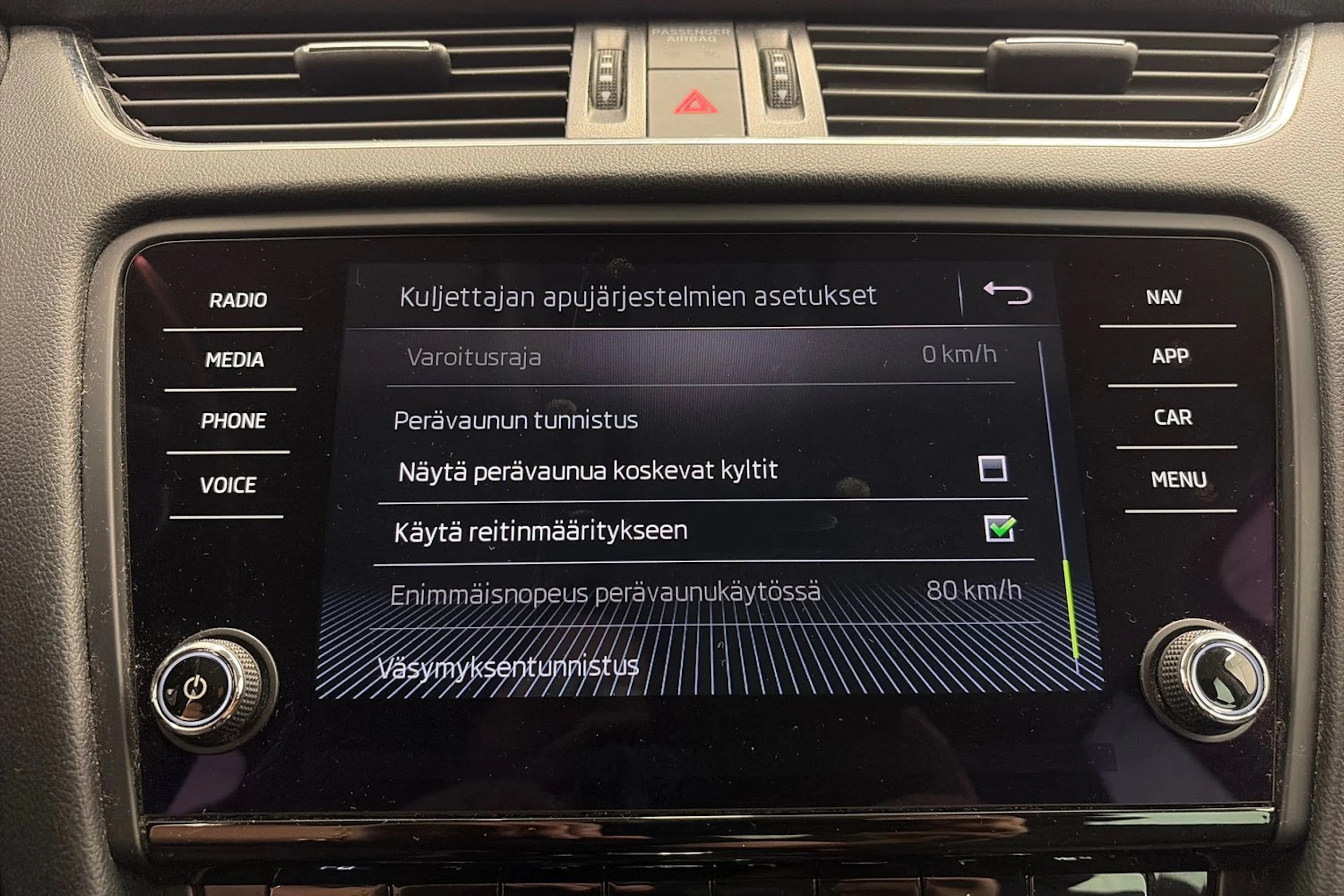 Harmaa Skoda OCTAVIA 2019 kuva 22.