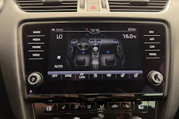 Harmaa Skoda OCTAVIA 2019 kuva 23.