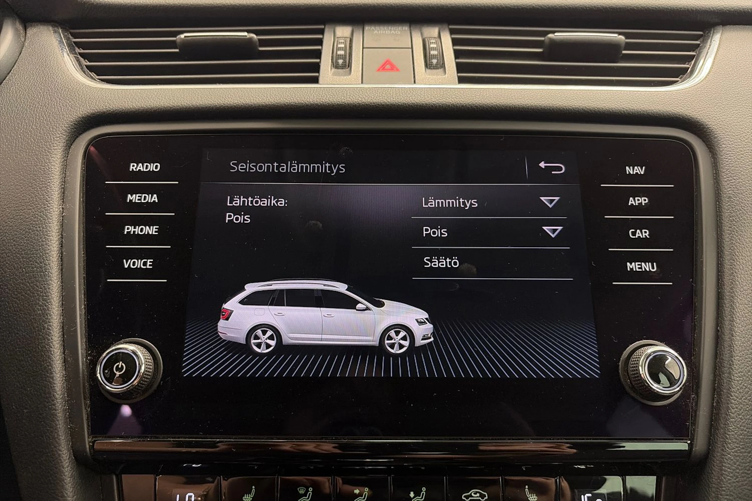 Harmaa Skoda OCTAVIA 2019 kuva 24.
