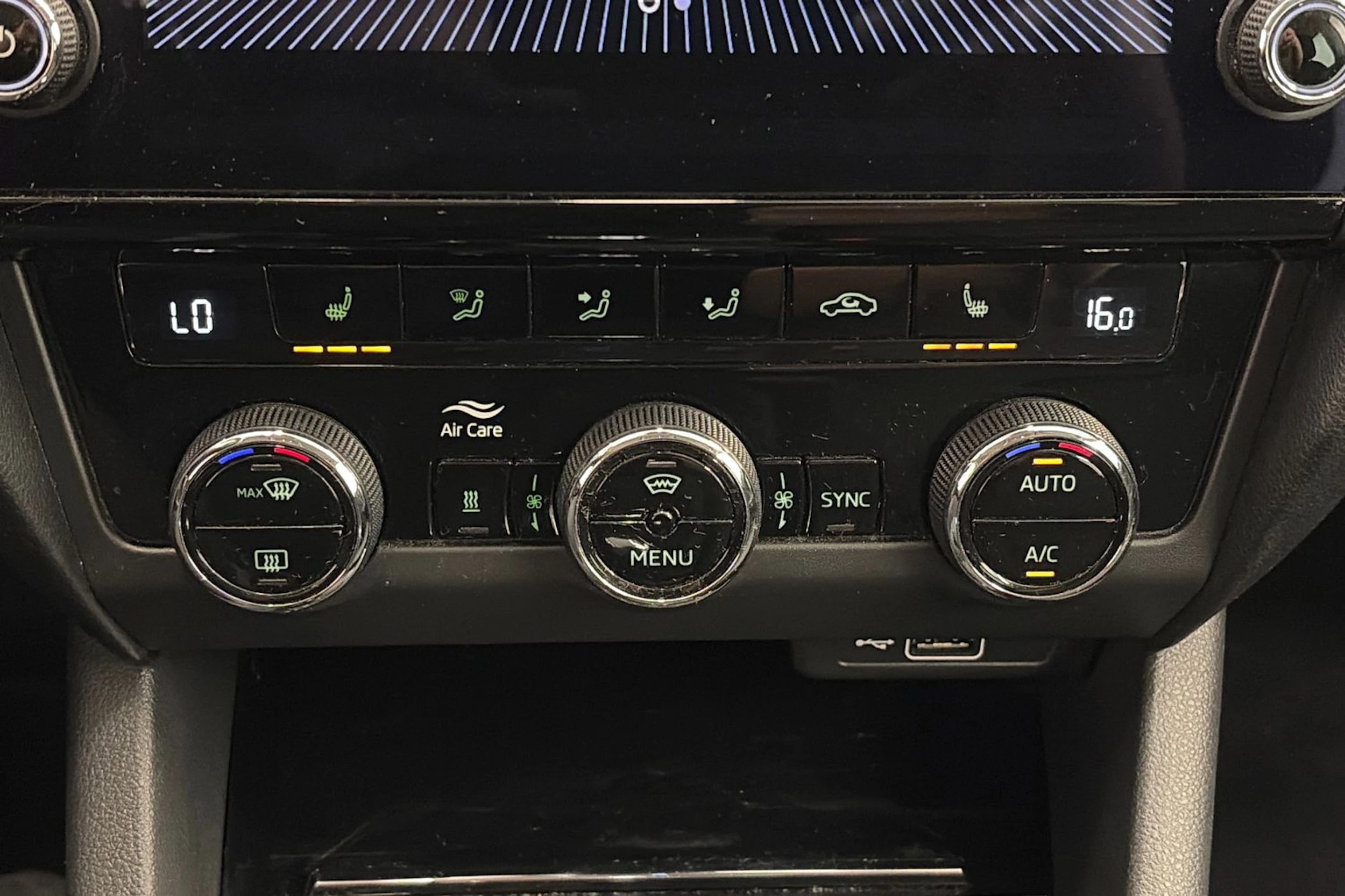 Harmaa Skoda OCTAVIA 2019 kuva 25.
