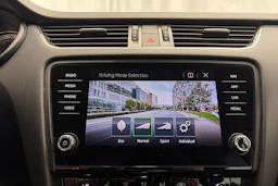 Harmaa Skoda OCTAVIA 2019 kuva 26.