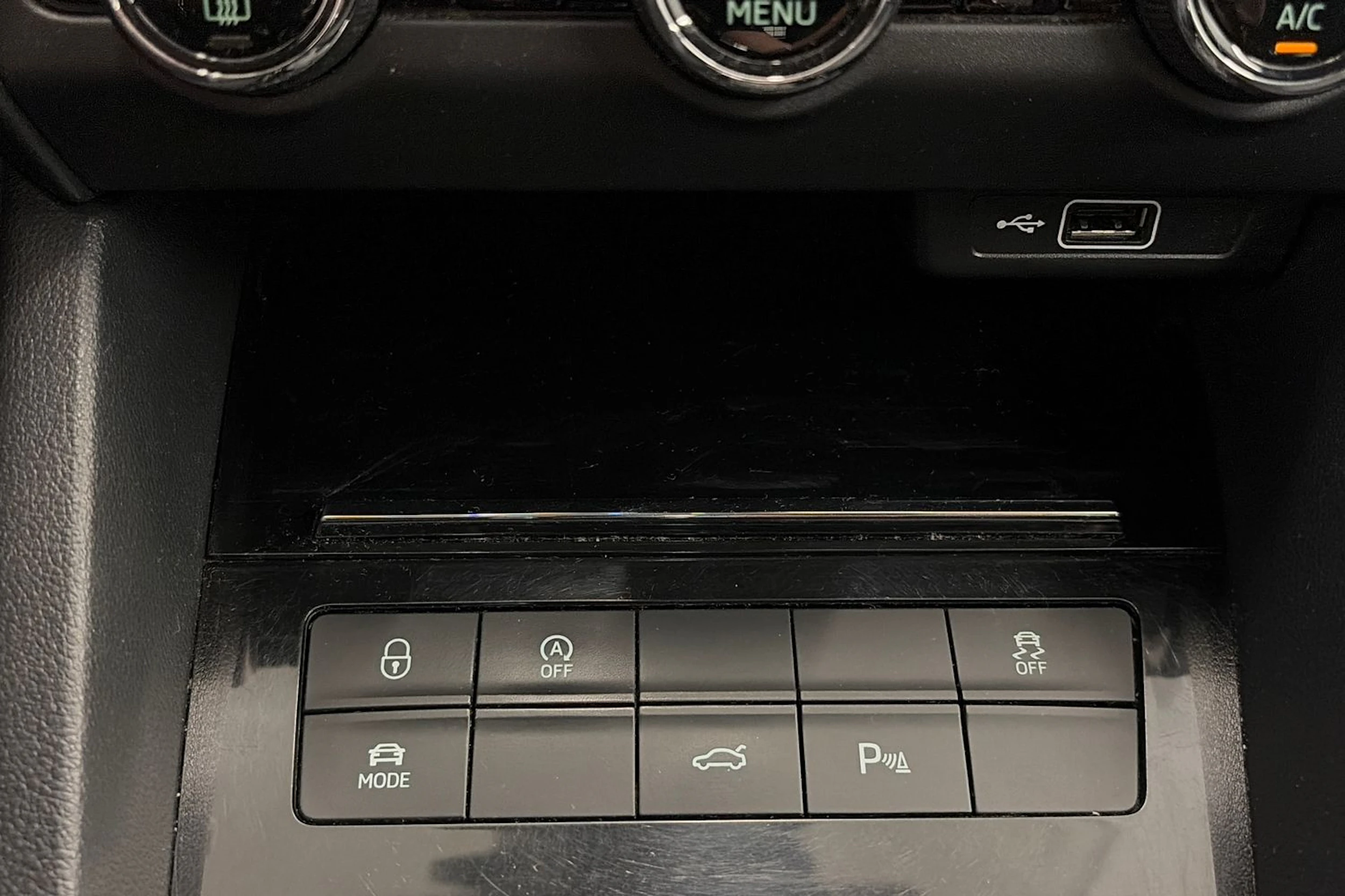 Harmaa Skoda OCTAVIA 2019 kuva 27.