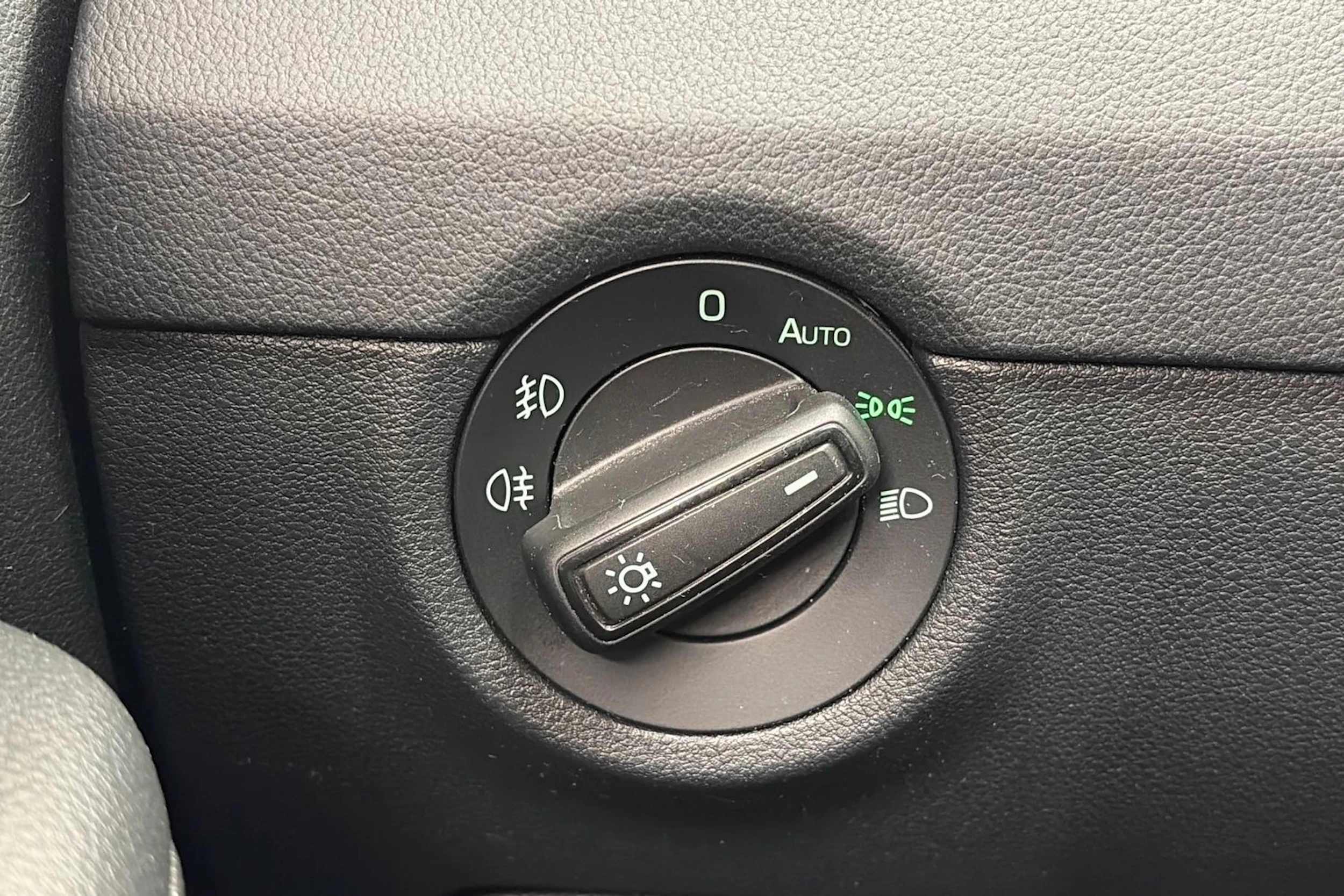 Harmaa Skoda OCTAVIA 2019 kuva 28.