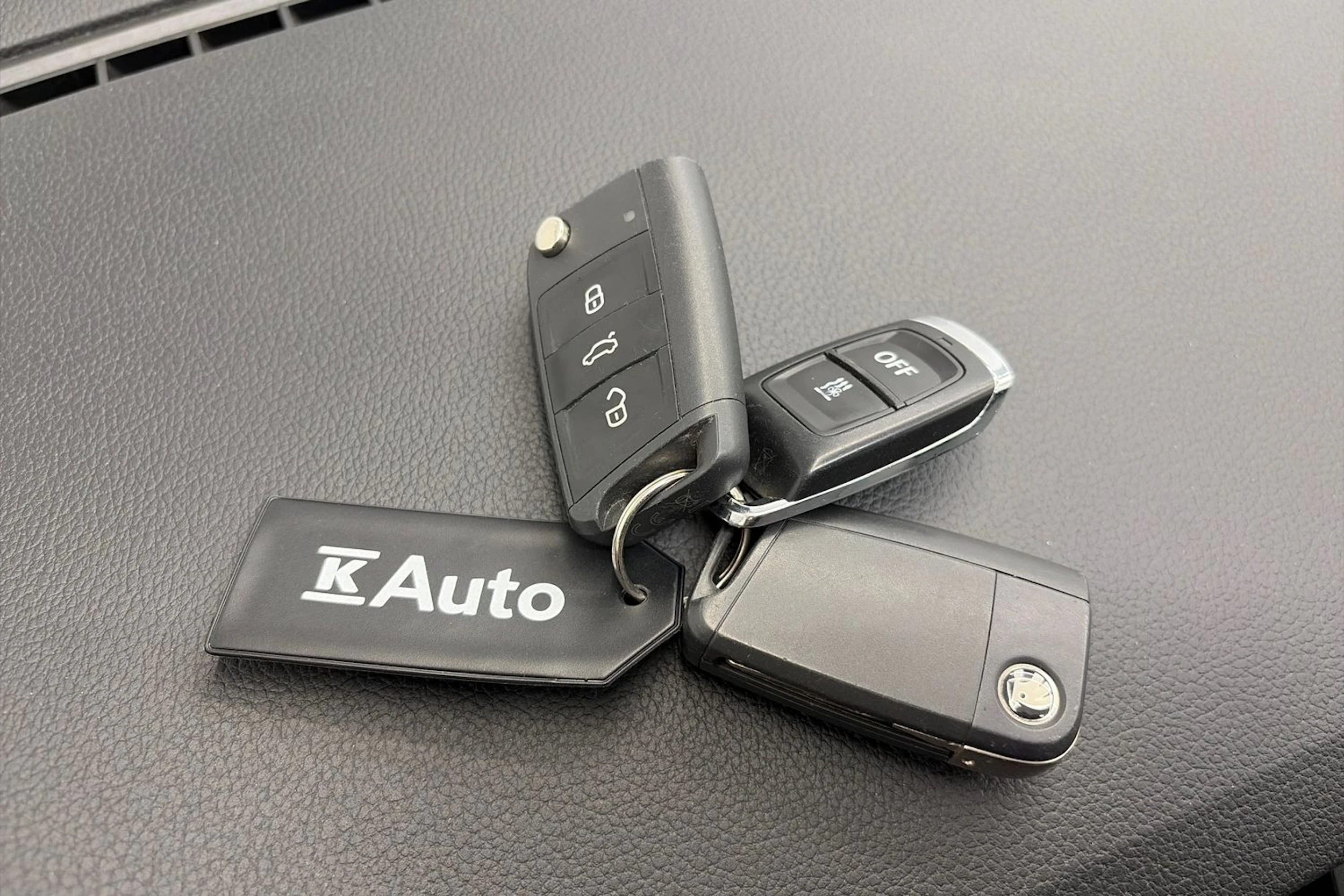 Harmaa Skoda OCTAVIA 2019 kuva 30.