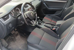 Valkoinen Skoda OCTAVIA 2019 kuva 3.