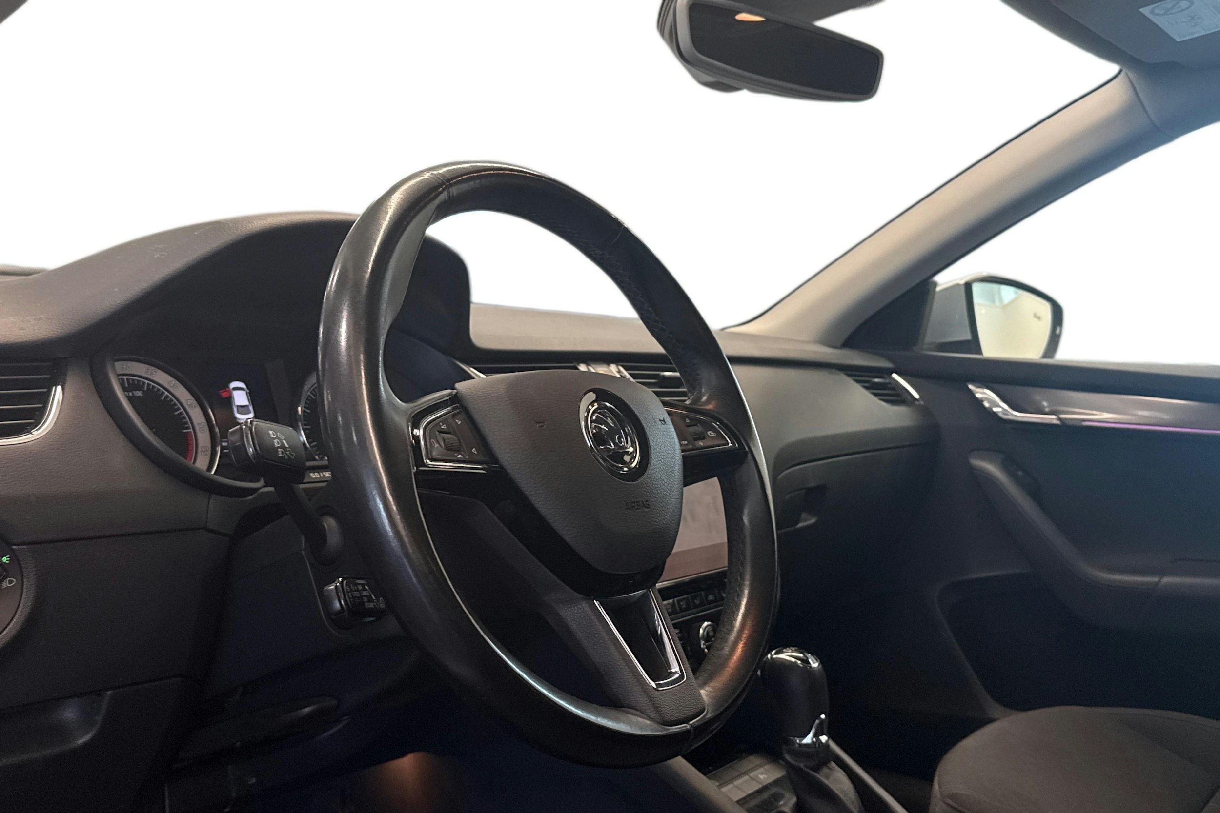 harmaa Skoda Octavia 2019 kuva 3.