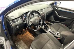 sininen Skoda Octavia 2019 kuva 3.