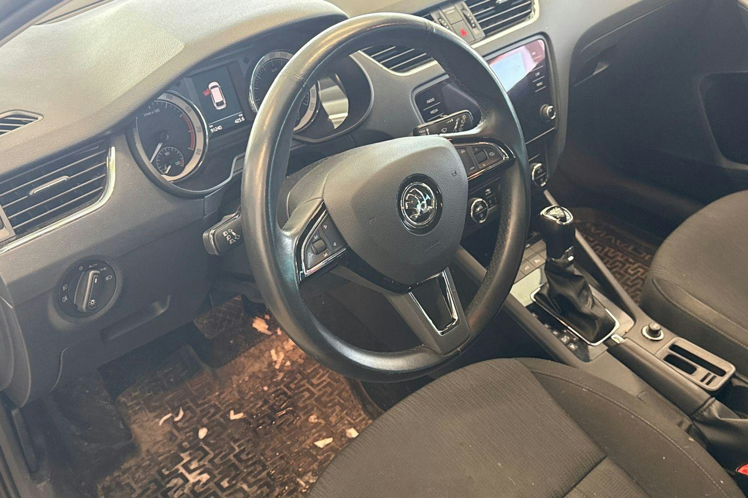 valkoinen Skoda Octavia 2019 kuva 3.