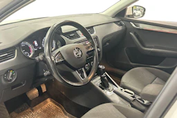 valkoinen Skoda Octavia 2019 kuva 3.
