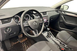 valkoinen Skoda Octavia 2019 kuva 8.