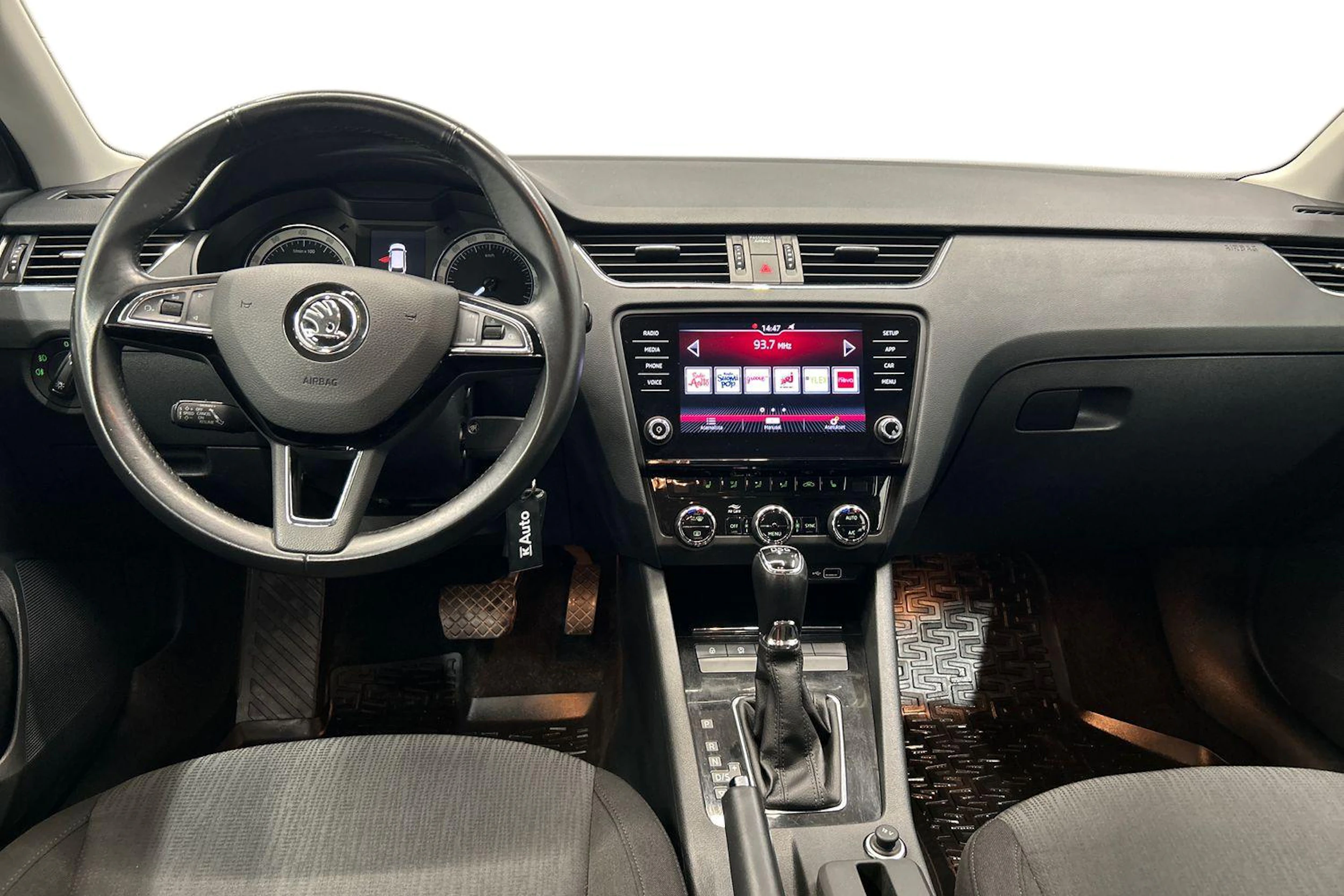 valkoinen Skoda Octavia 2019 kuva 9.