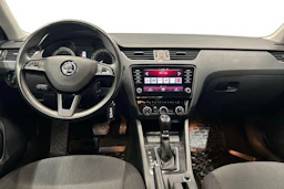 valkoinen Skoda Octavia 2019 kuva 9.