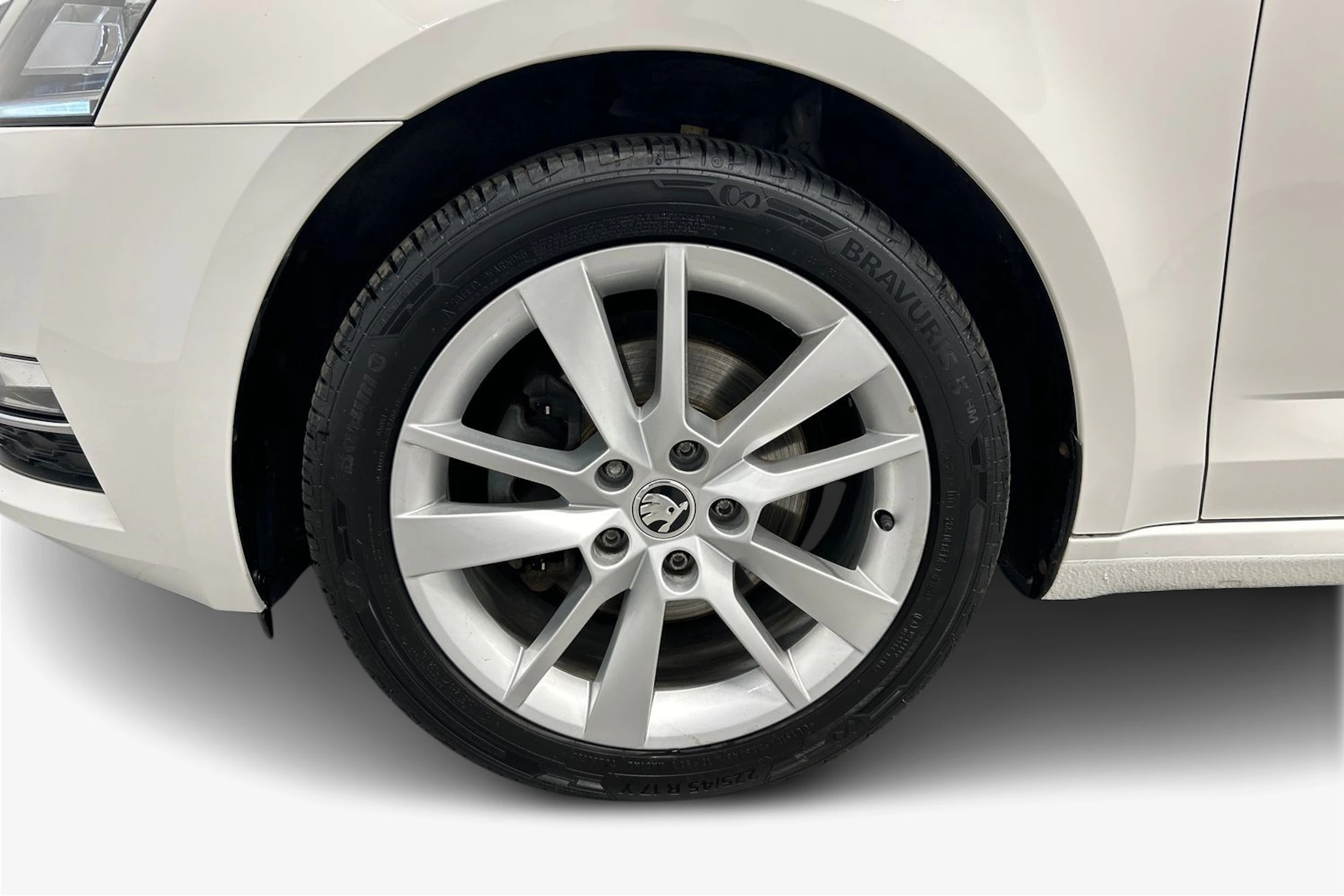 valkoinen Skoda Octavia 2019 kuva 12.
