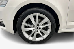 valkoinen Skoda Octavia 2019 kuva 12.