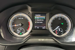 valkoinen Skoda Octavia 2019 kuva 19.